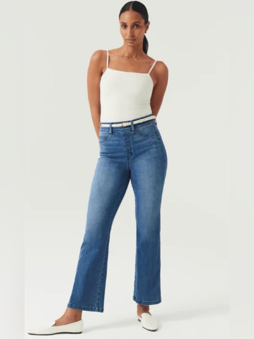 Spanx Kick Flare Jeans W's Sz Medium Blue Stretch Shaping Cropped Pull On